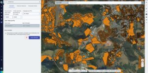 Simulador de valor venal exibe valores reais e simulados de IPTU em mapa urbano com propriedades destacadas e dados tributários visíveis.