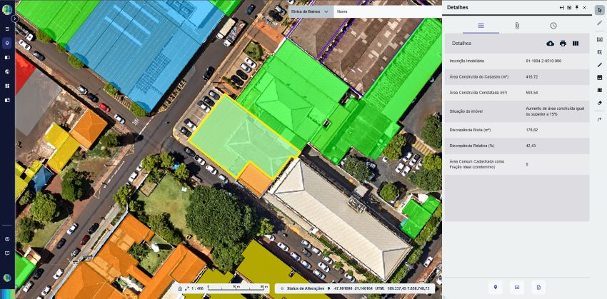 Mapa digital com imóveis urbanos destacados em cores ilustrando a modernização do cadastro imobiliário com tecnologia geoespacial.