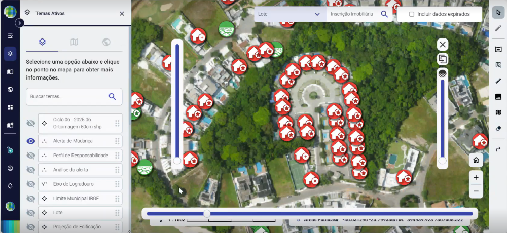 Plataforma de monitoramento territorial exibe mapa urbano com imóveis georreferenciados, auxiliando a gestão municipal no contexto da reforma tributária e atualização cadastral.